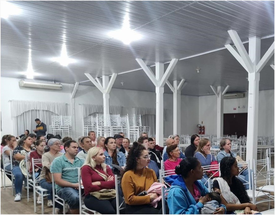 Palestra da Vigilância Sanitária reuniu quase 40 pessoas na Vila Itoupava