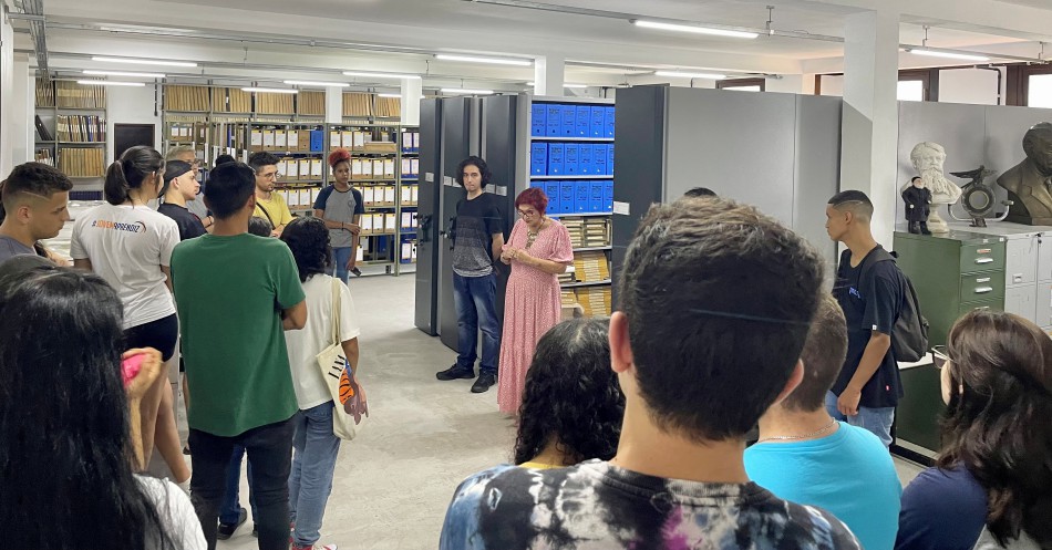 Alunos do Pedro II visitam o Arquivo Histórico