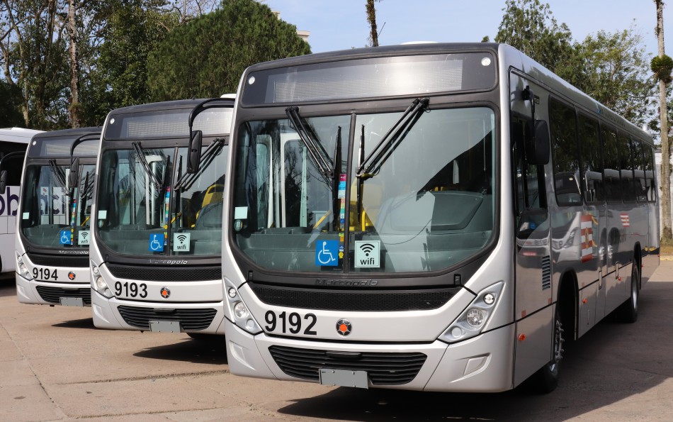 Blumenau recebe dez novos ônibus com índices menores de poluição para uso no transporte coletivo