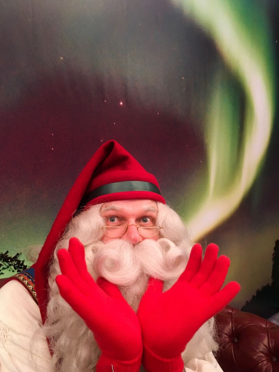 Papai Noel da Lapônia percorre ruas de Blumenau