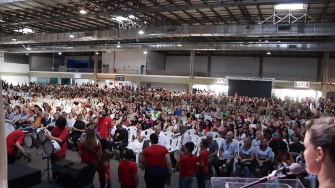 Prefeitura de Blumenau promove recepção especial para mais de 5 mil profissionais da educação na abertura do ano letivo