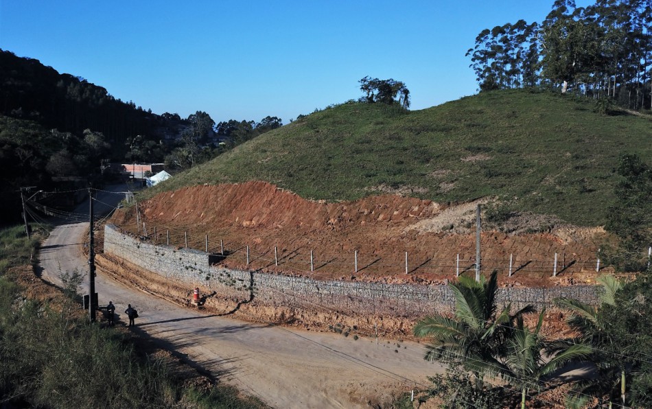 Pavimentação do trecho final da Rua José Reuter impacta no trânsito local