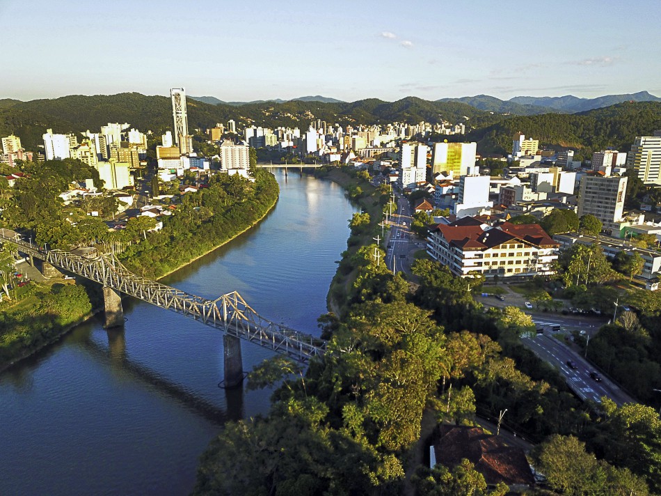 Perfil econômico de Blumenau caminha para fortalecimento do setor de serviços