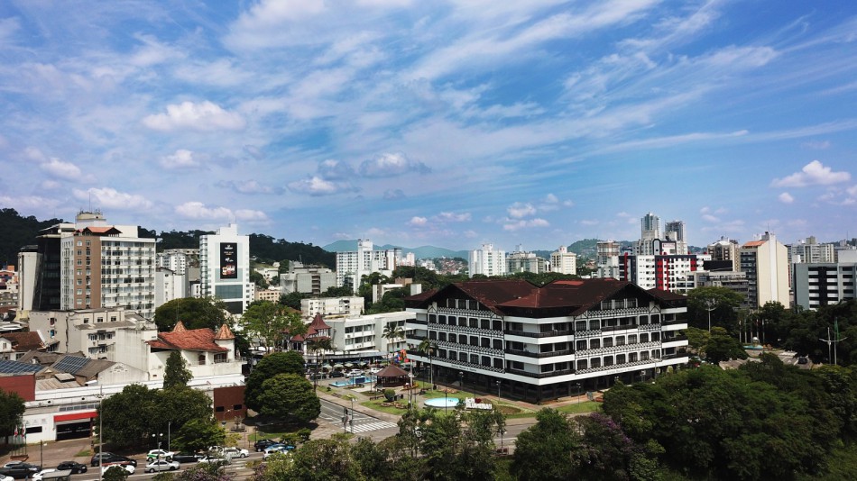 Mais de 80 aprovados em concursos públicos da Prefeitura de Blumenau são convocados para diversas áreas