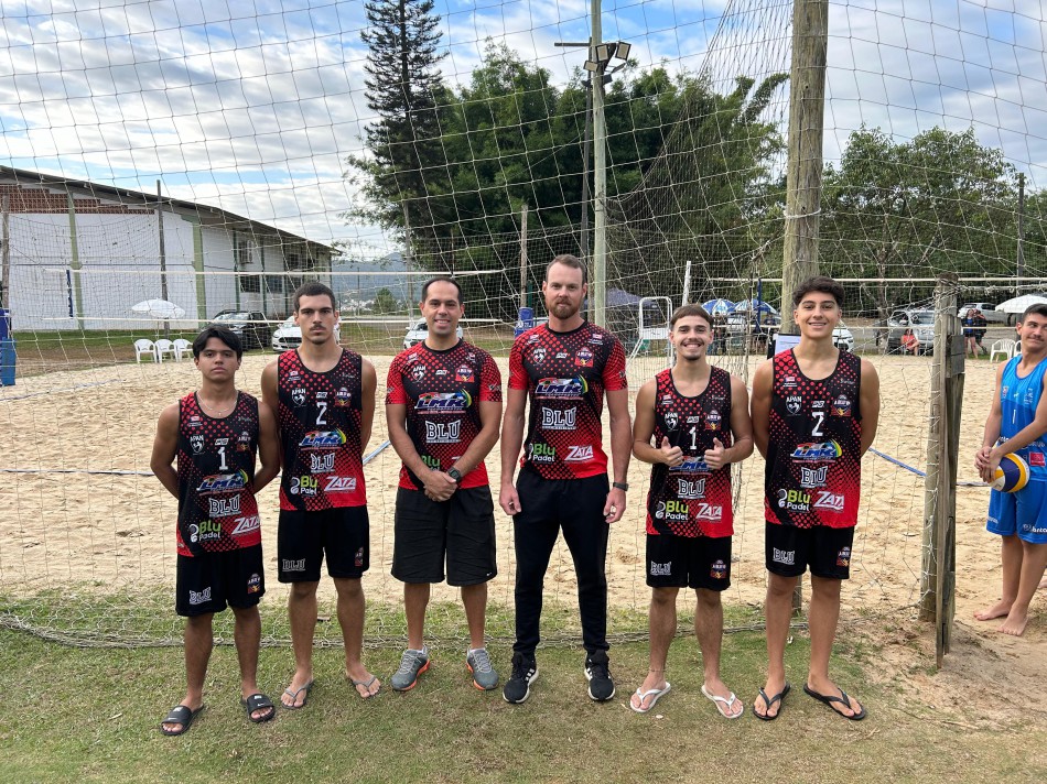 Atletas de Blumenau participam do Circuito Catarinense de Vôlei de Praia Sub-19