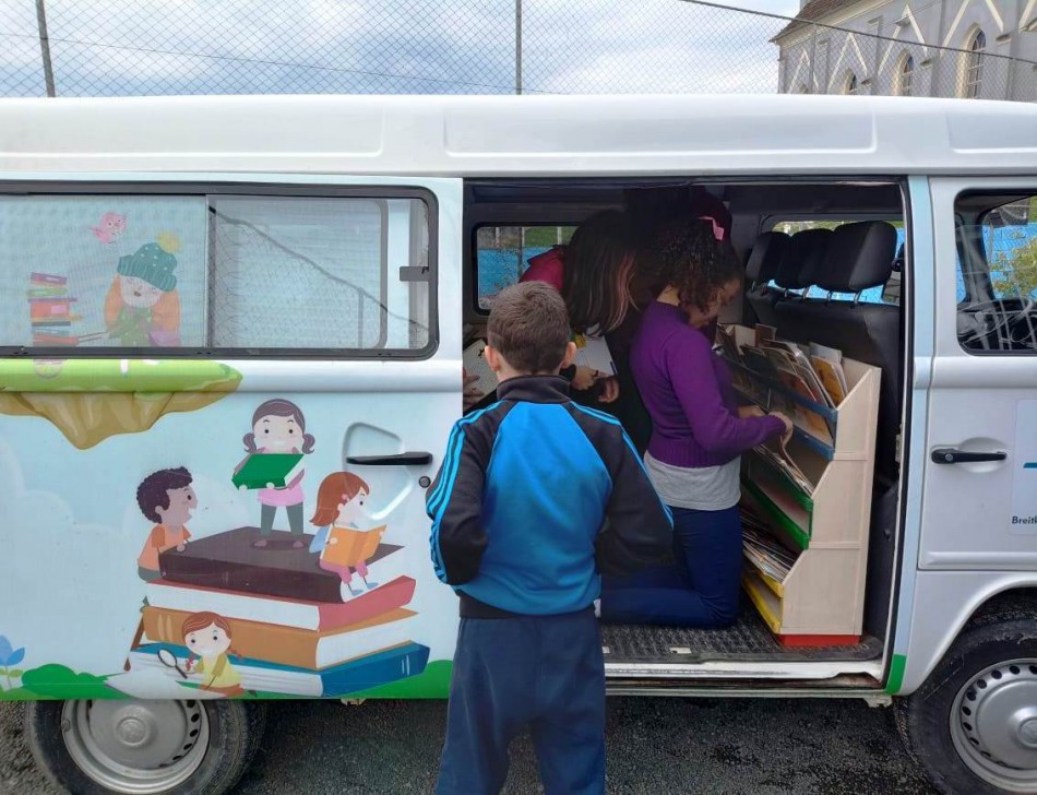Biblioteca Ambulante deixa fãs e inspiração por onde passa
