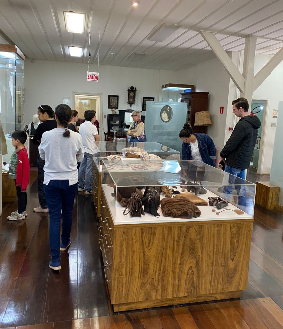 Brinquedos antigos encantam visitantes do Museu de Hábitos e Costumes
