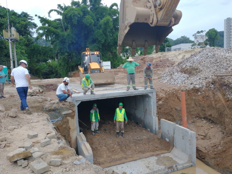 Nova ponte do Garcia também está sendo contemplada com galeria de drenagem 