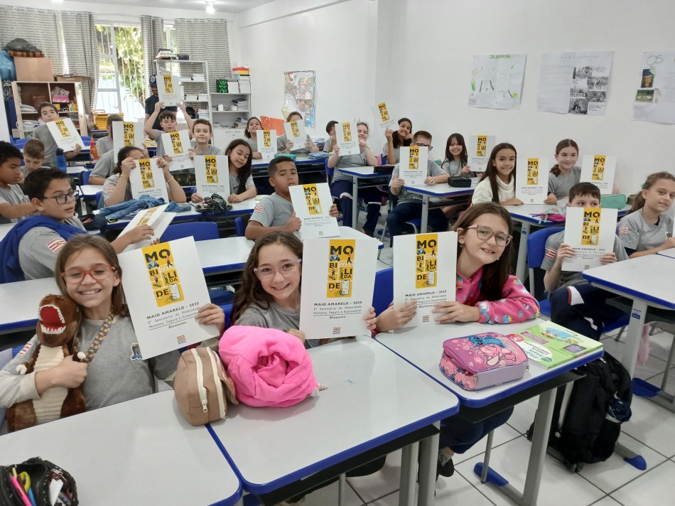 Estudantes do 5º ano da EBM Adelaide Starke participam do programa Trânsito Seguro