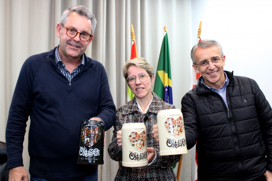 Novos canecos oficiais da Oktoberfest são lançados oficialmente
