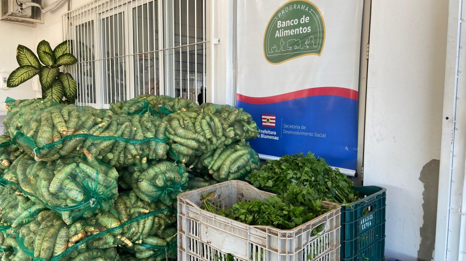 Prefeitura recebe 5,5 toneladas de alimentos que serão doados para entidades de Blumenau