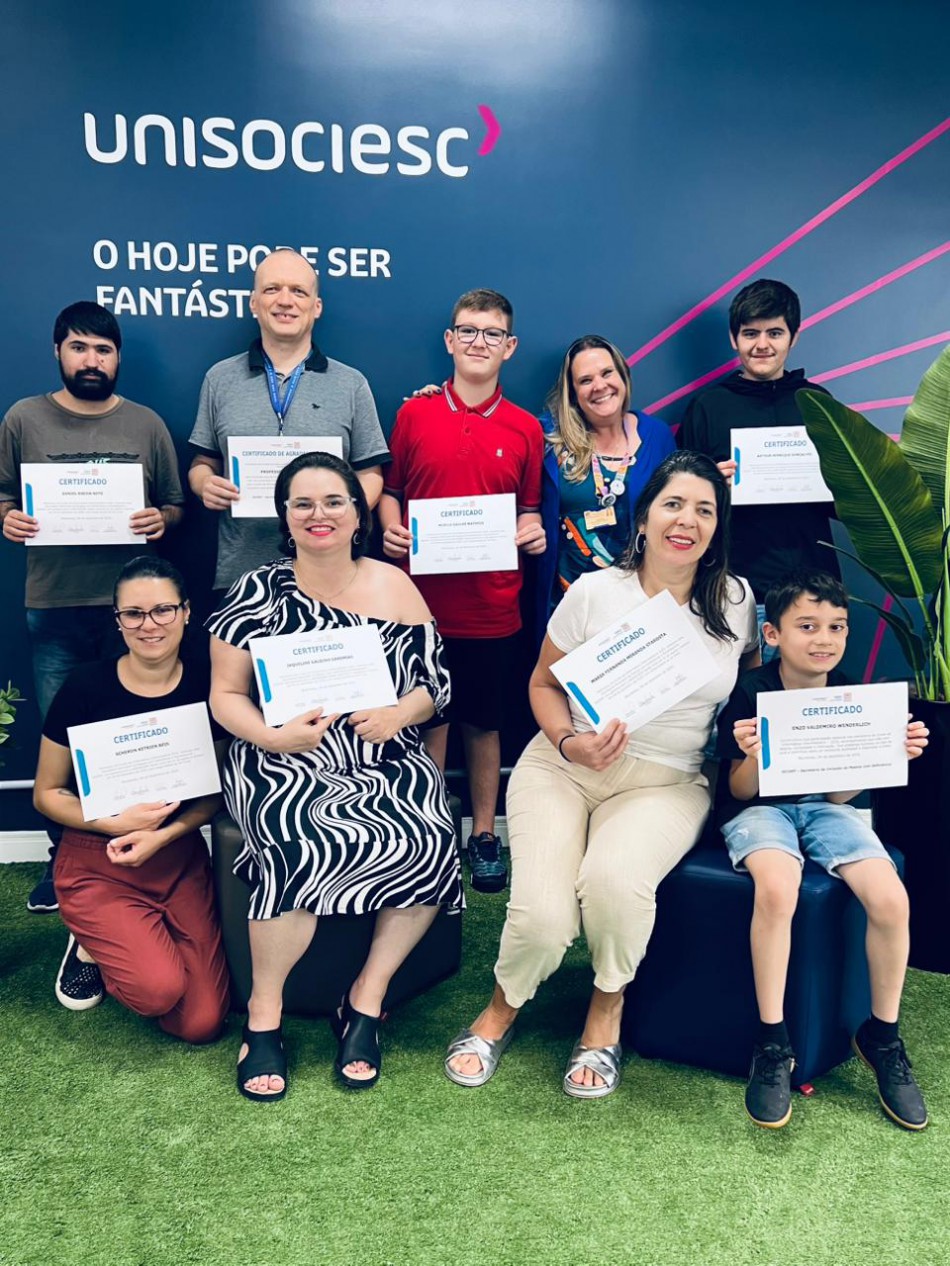 Curso pioneiro de informática para pessoas com deficiência conclui primeira turma