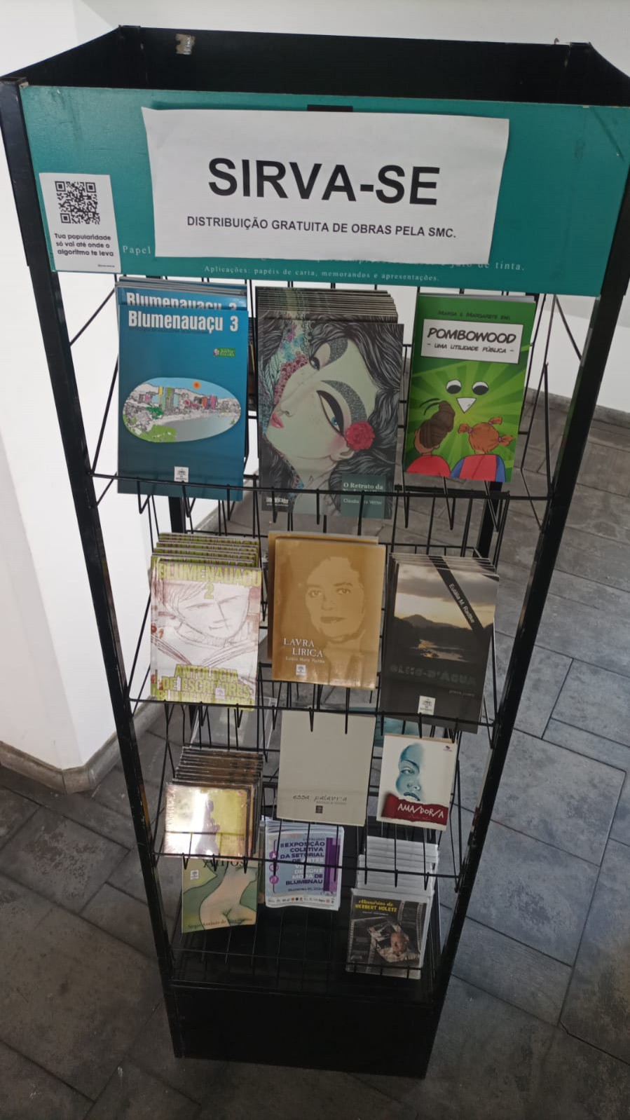 Secretaria de Cultura distribui obras de autores blumenauenses