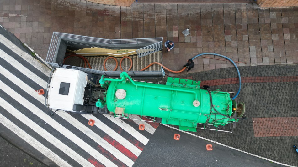 Túnel de pedestres da Rua 7 de Setembro passa por manutenção e recebe nova pintura