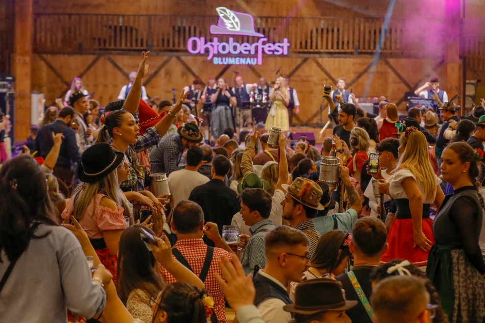 Sensação de segurança atrai visitantes para a 40ª Oktoberfest Blumenau