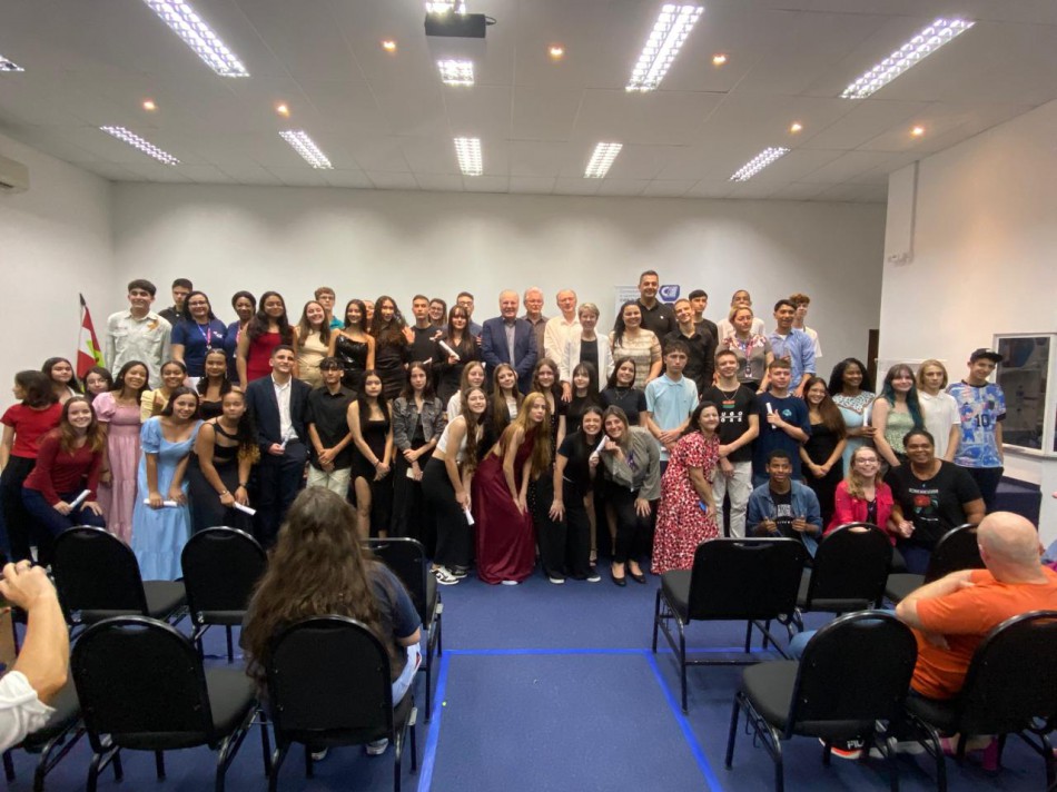 Programa de Iniciação ao Trabalho forma 72 adolescentes