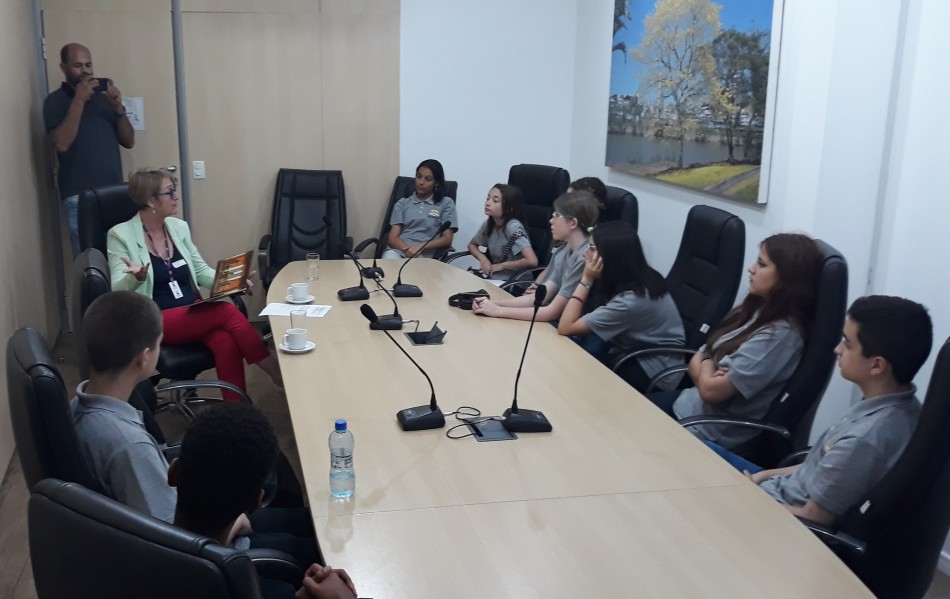 Ação cultural incentiva projeto de leitura na Câmara Mirim