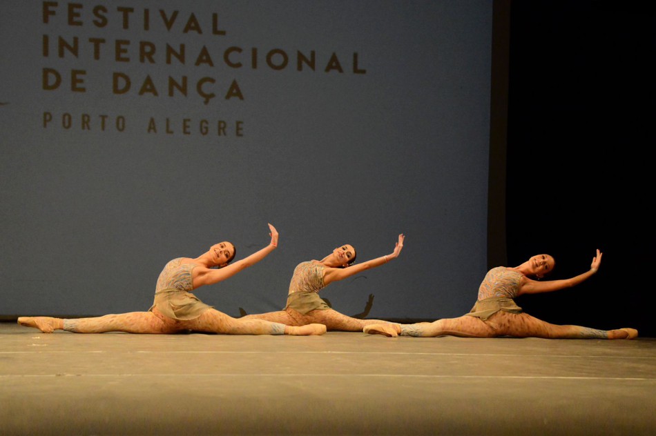 Bailarinas de Blumenau são premiadas em Porto Alegre