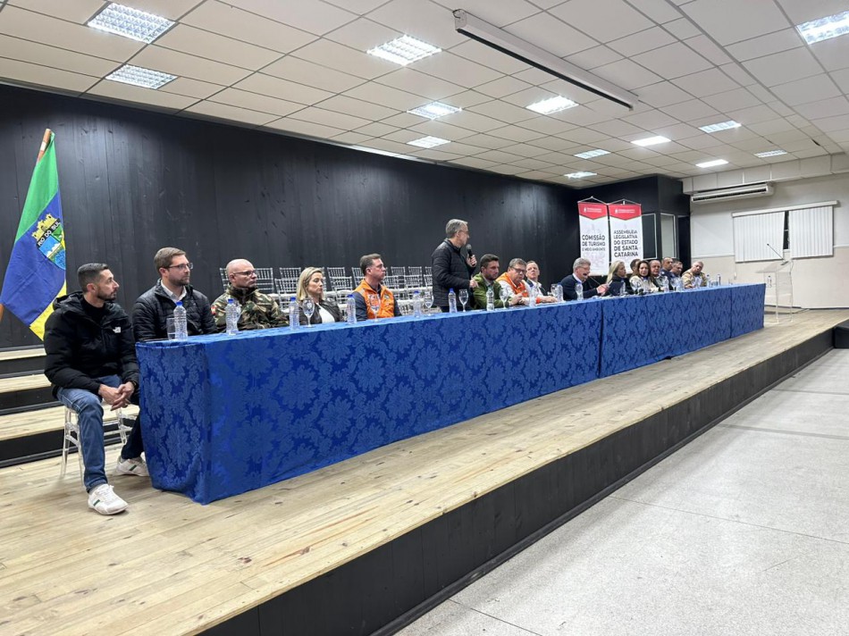 Mário Hildebrandt participa de audiência pública que discute a situação das barragens no Vale
