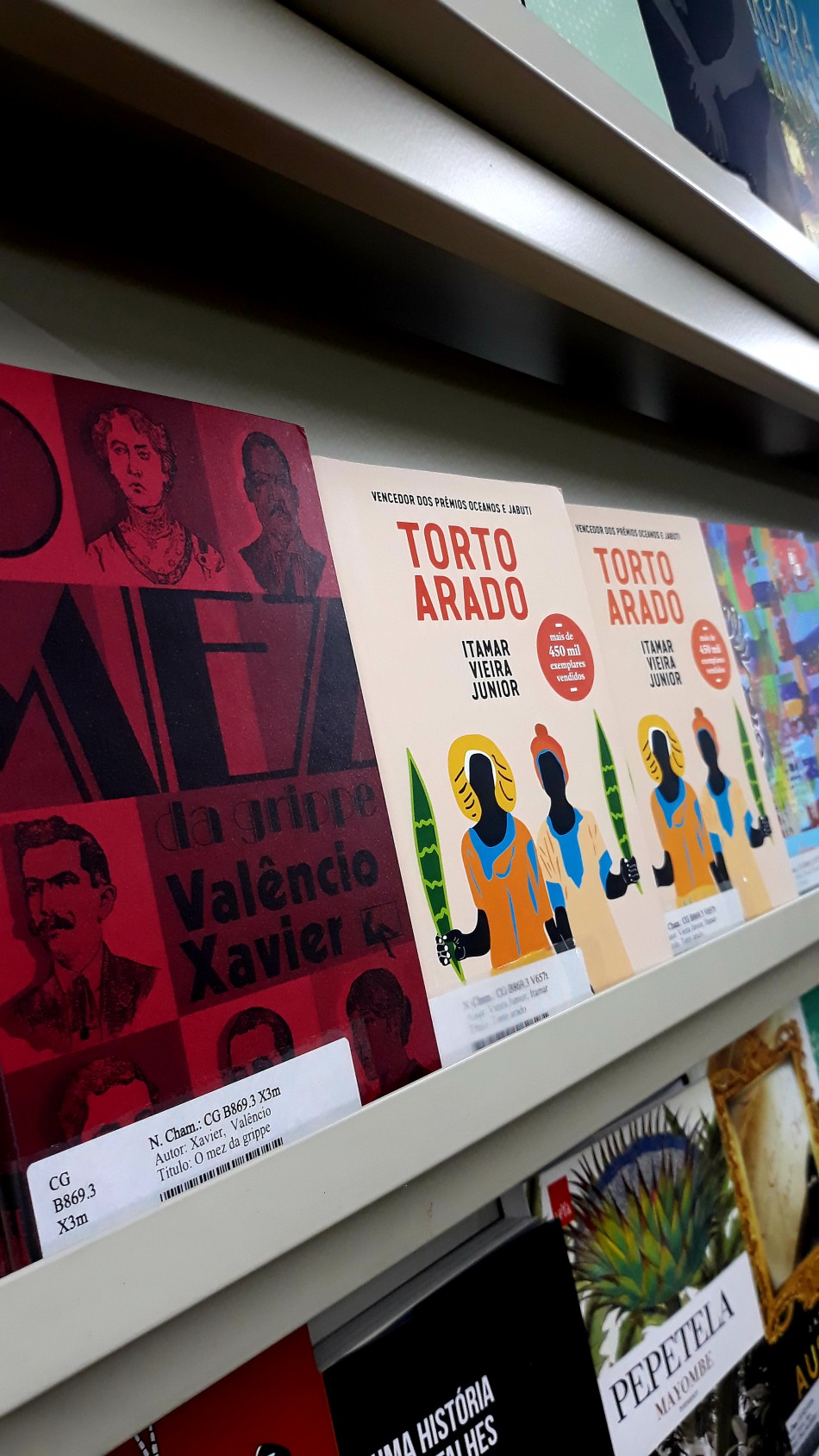 Biblioteca Municipal ganha livros para vestibular