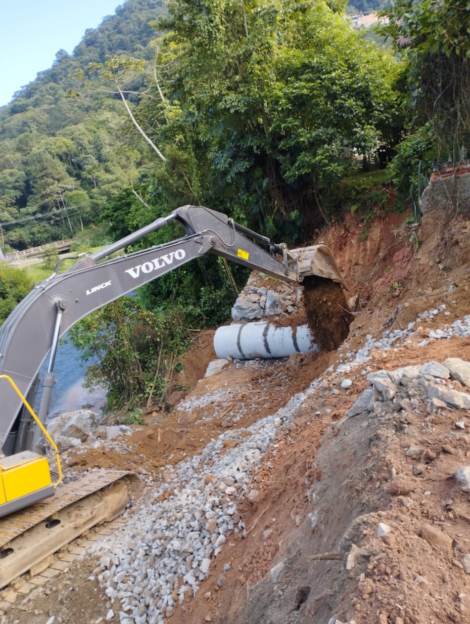 Seurb realiza melhoria no sistema de drenagem em trecho da Rua Progresso 