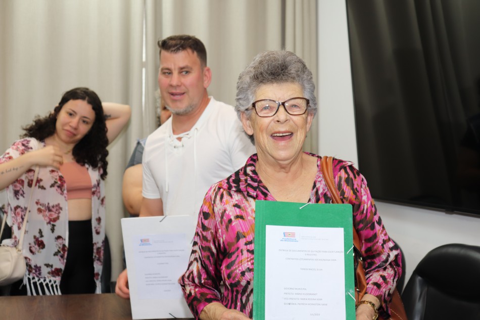 Prefeitura de Blumenau regulariza nove imóveis de quatro loteamentos e um residencial