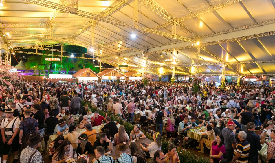 Blumenau abre licitação para nova cervejaria oficial da Oktoberfest e consórcios também poderão participar