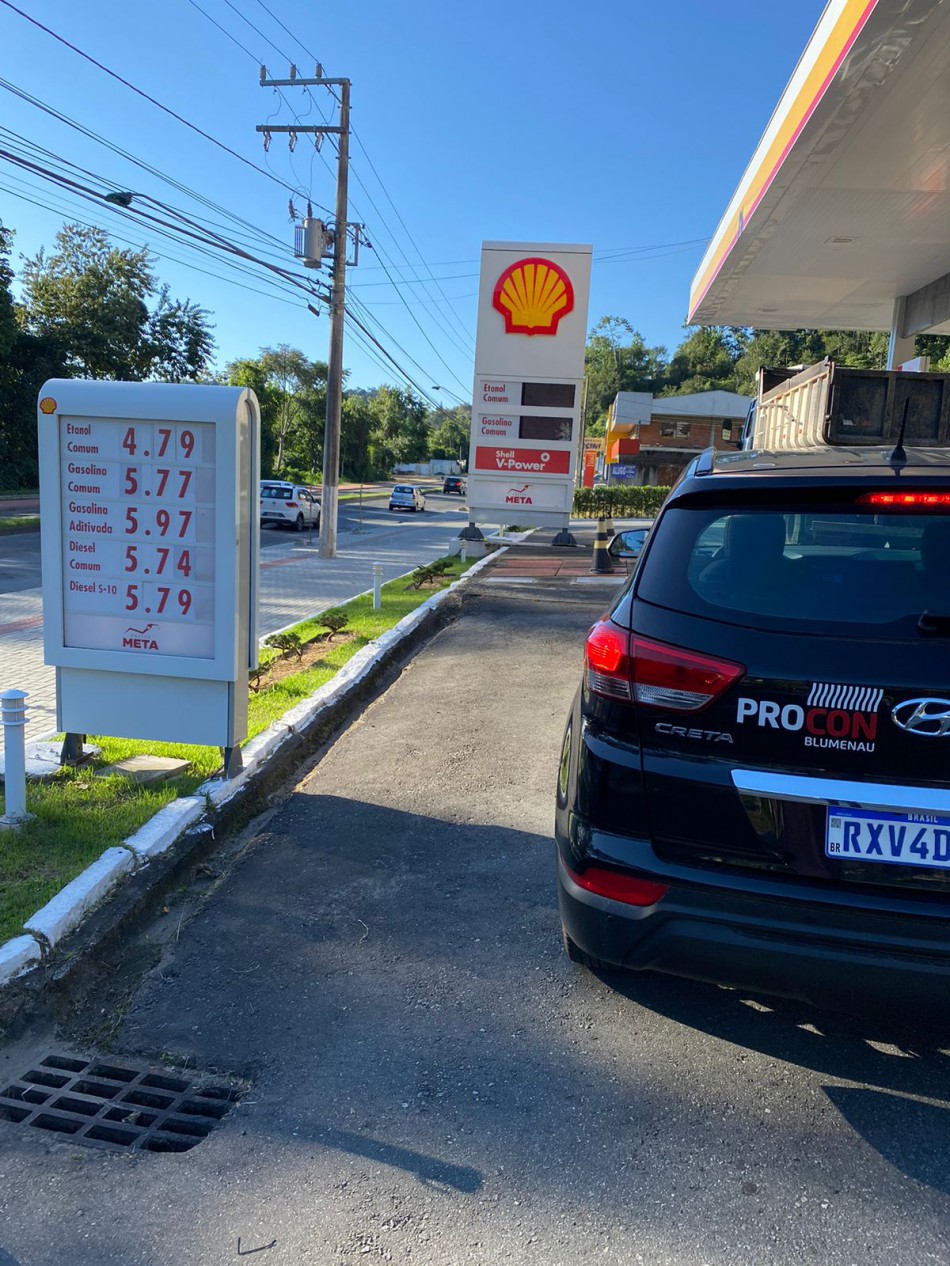 Procon de Blumenau fiscaliza postos de combustíveis