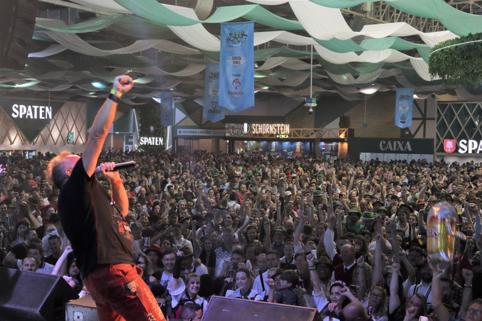 Tim Toupet inicia apresentações na 38ª Oktoberfest nesta quinta-feira