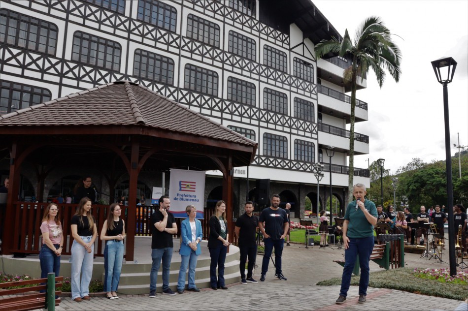 Revitalização da Praça Victor Konder é entregue a comunidade blumenauense