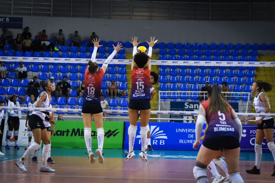 Bluvolei enfrenta SESI em Bauru nesta sexta-feira em busca da vitória 