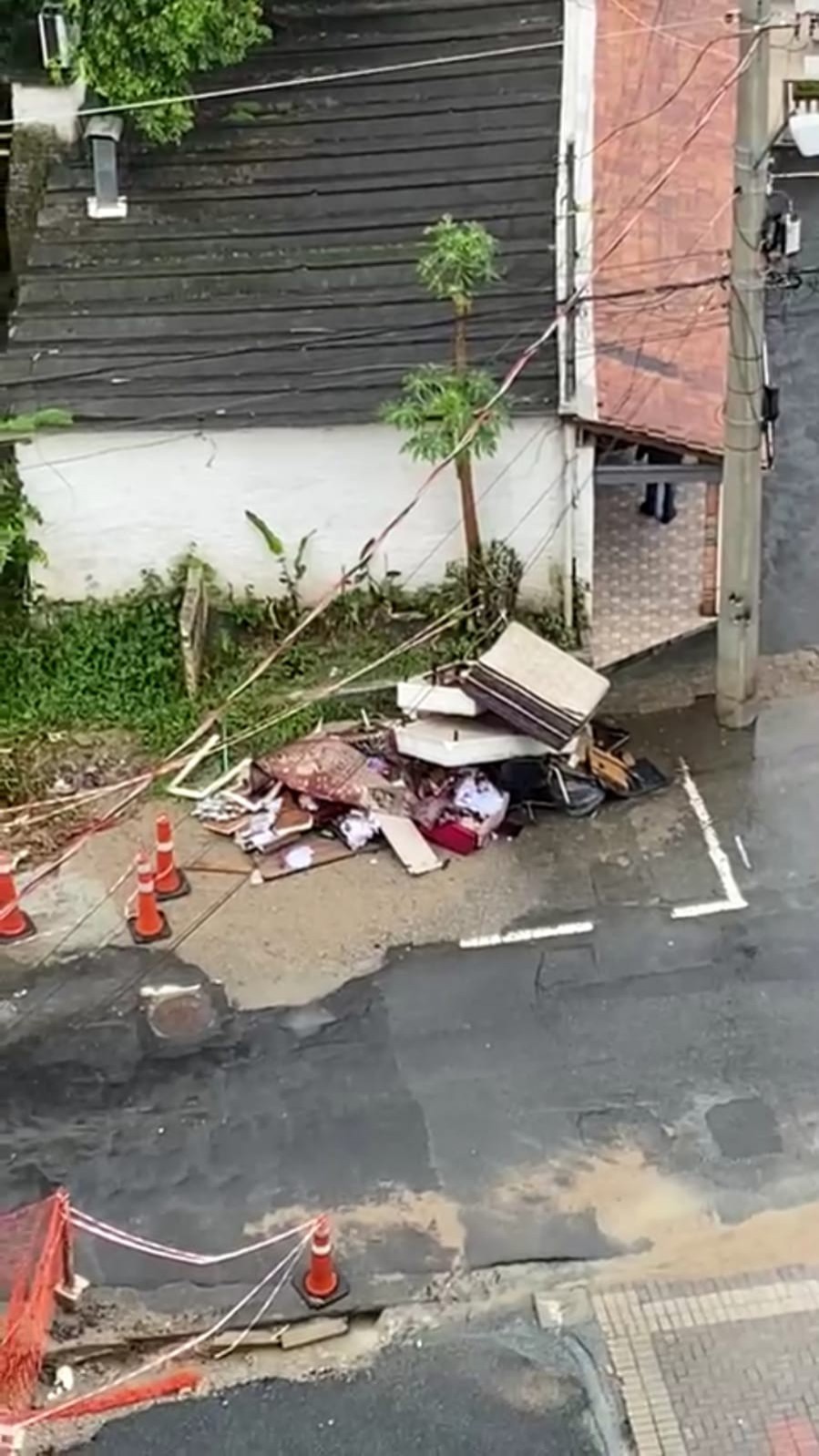 Samae realiza coleta extraordinária nas ruas atingidas pelas cheias