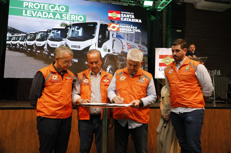 Blumenau recebe novos equipamentos e obras para reforçar o combate a enchentes