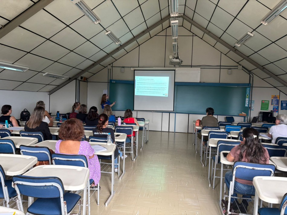 Blumenau reforça a segurança nas escolas com formação para profissionais da rede municipal
