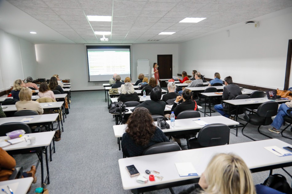 Artesãos participam da primeira oficina de capacitação do Programa Artesanato SC Ouro