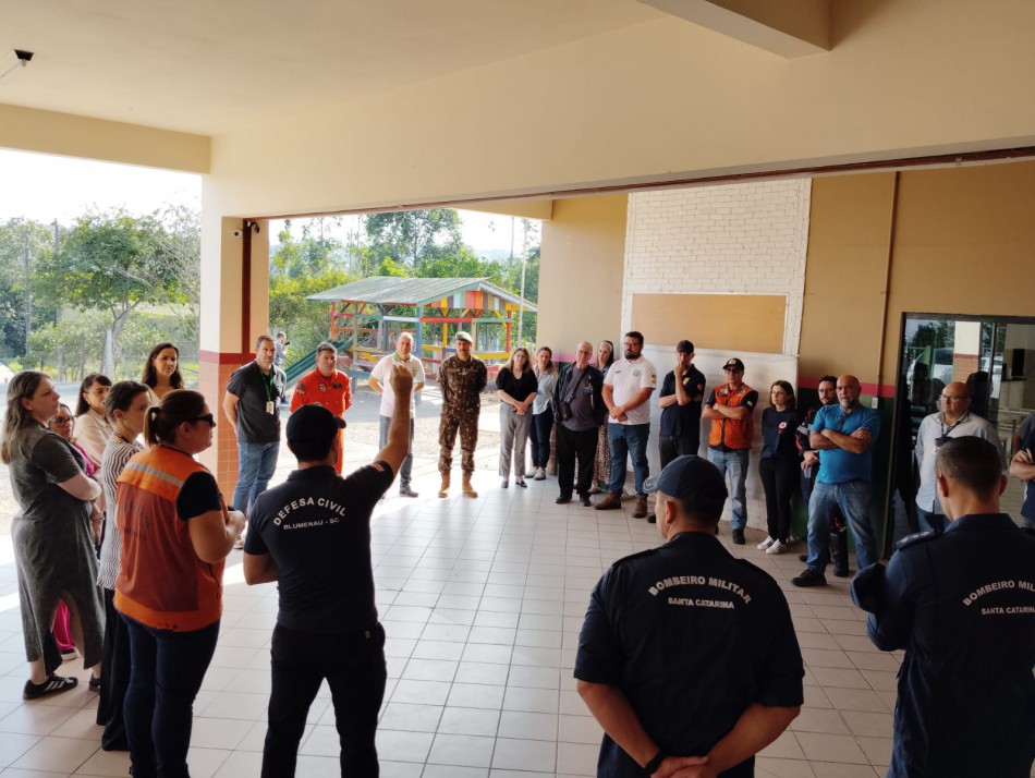 Defesa Civil realiza ação de orientação para comunidade que será sede de um simulado em julho
