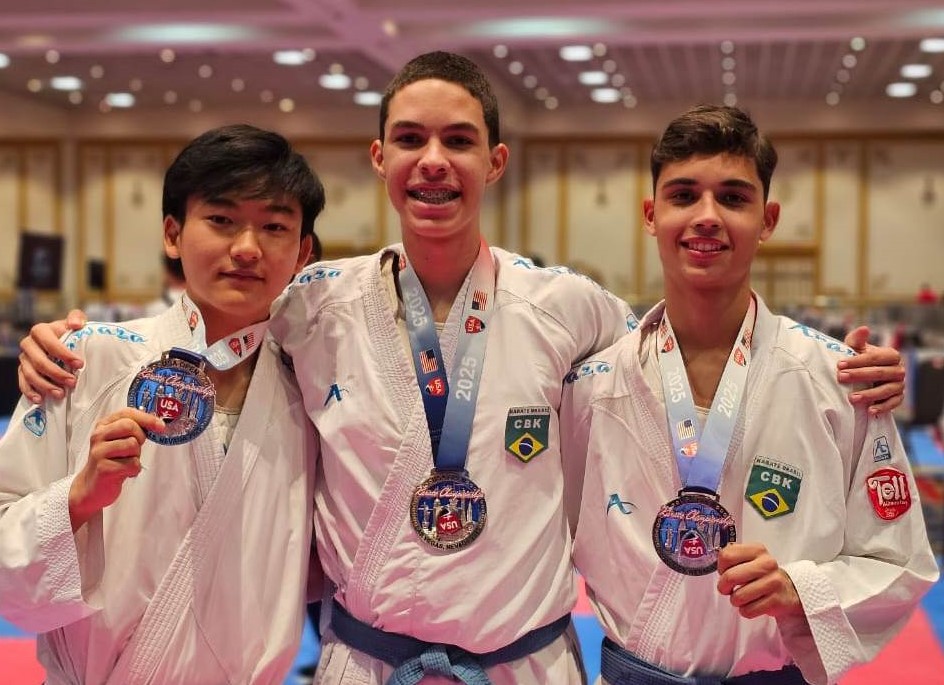 Blumenau garante medalhas no jiu-jitsu, karatê e tênis de mesa durante o fim de semana