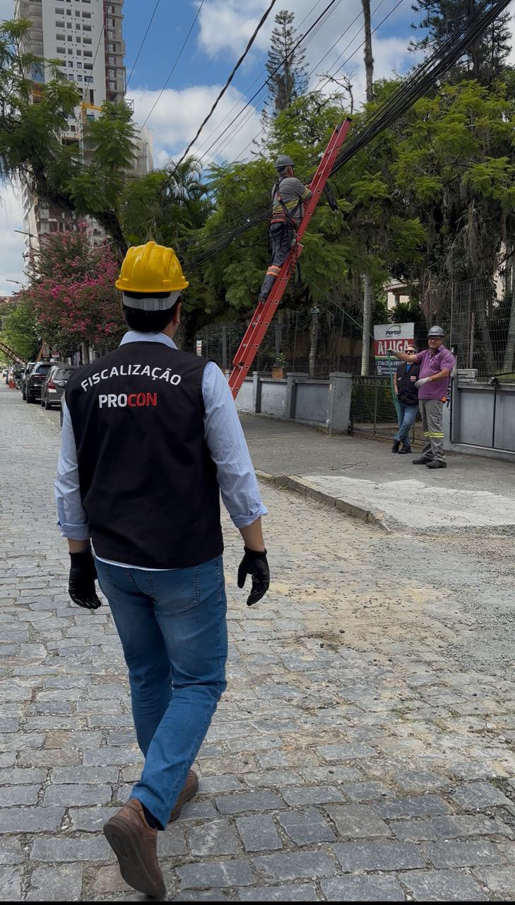 Programa Limpa Fios do Procon chega à Rua Presidente Getúlio Vargas, no Centro