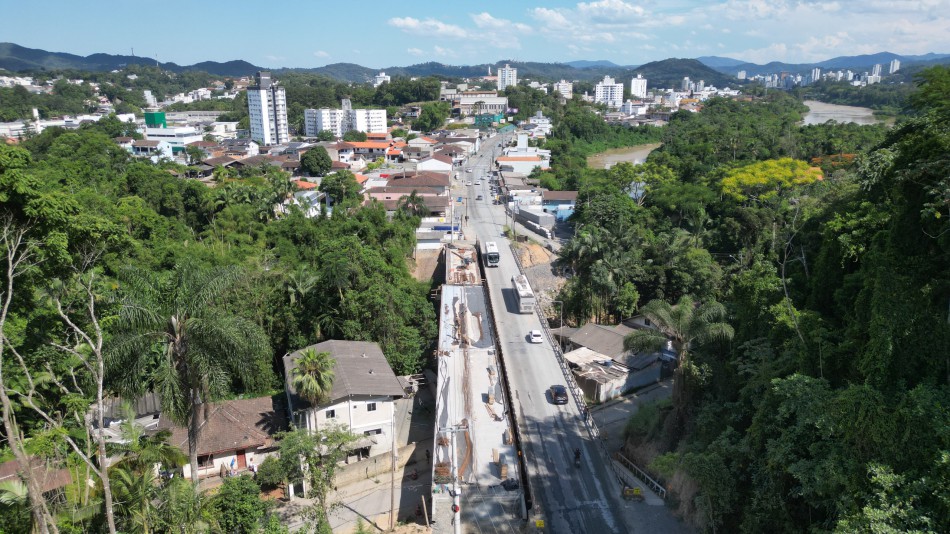 Pavimentação na Rua 2 de Setembro interdita trânsito neste fim de semana