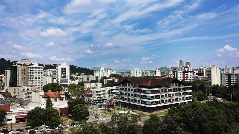 Prefeitura de Blumenau convoca 85 profissionais aprovados em concurso para vários cargos