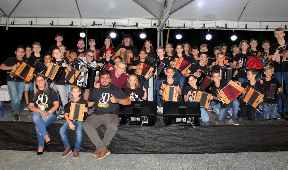 Solenidade marca formatura da quinta turma do projeto Fábrica de Gaiteiros na Vila Itoupava