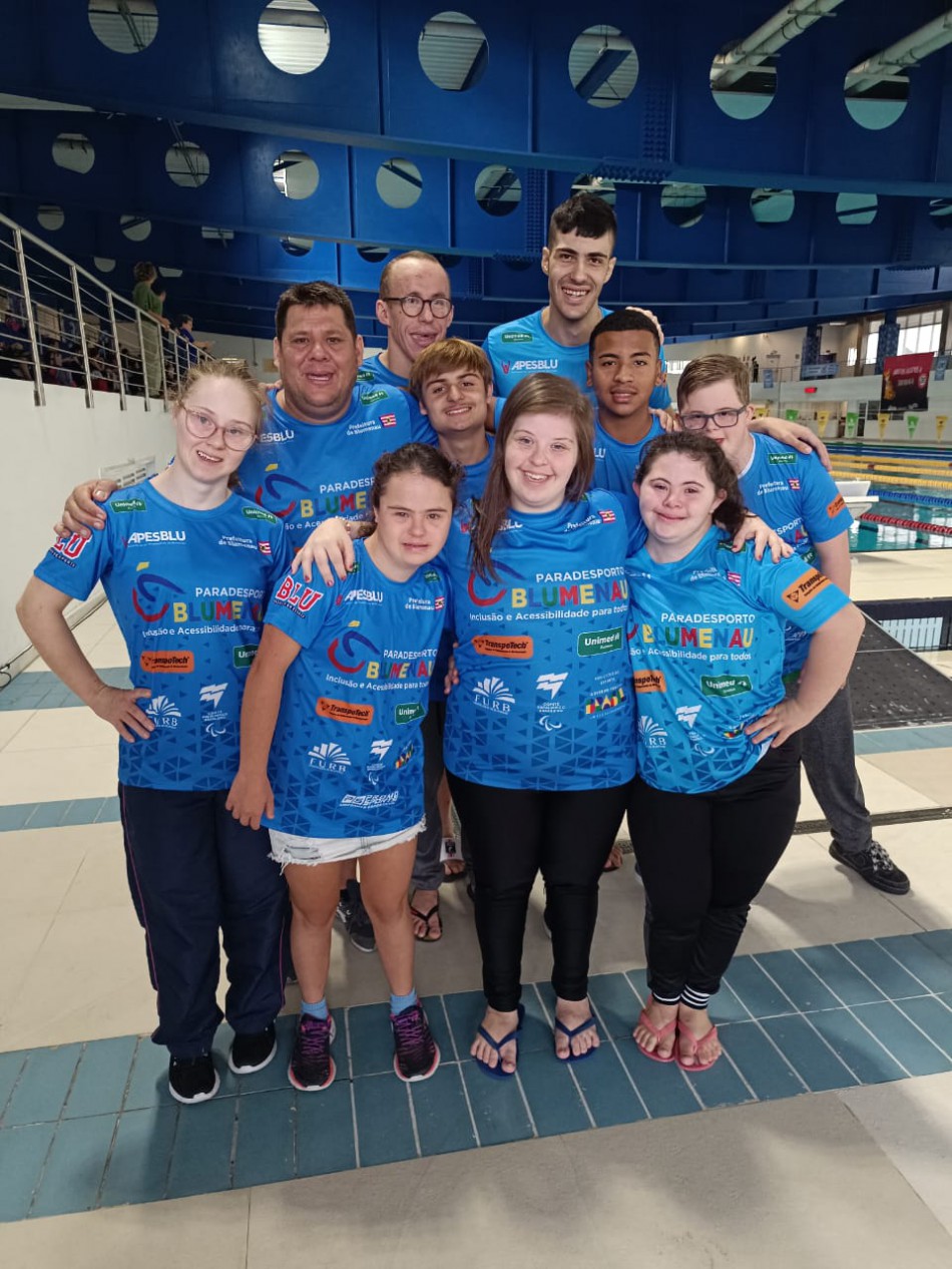 Paradesporto de Blumenau conquista 30 medalhas em competição internacional de natação