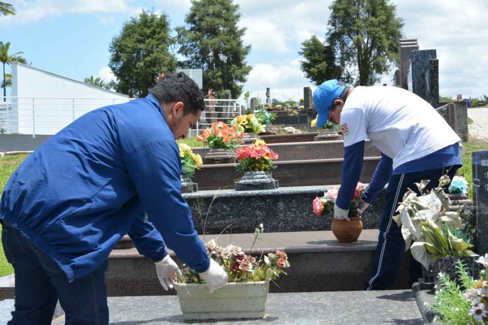 Cemitérios municipais de Blumenau devem receber de 12 a 15 mil pessoas neste fim de semana de Finados