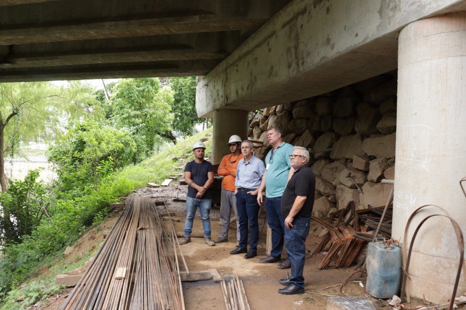 Prefeito e equipe técnica realizam vistoria em obra da Ponte Desembargador Pedro Silva