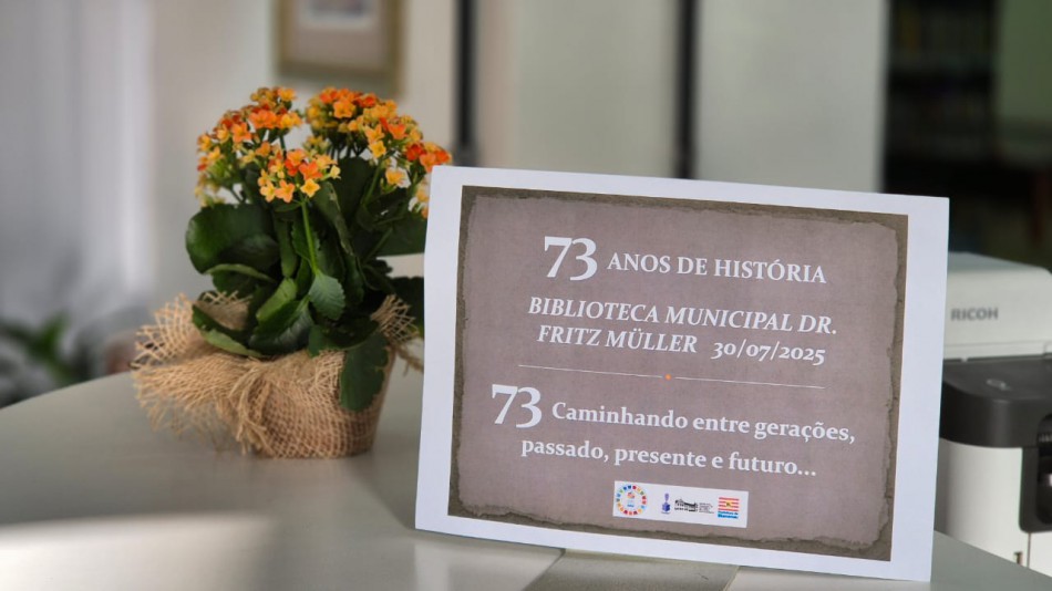 Biblioteca Dr. Fritz Müller recebe convidados para festejar 73 anos de história