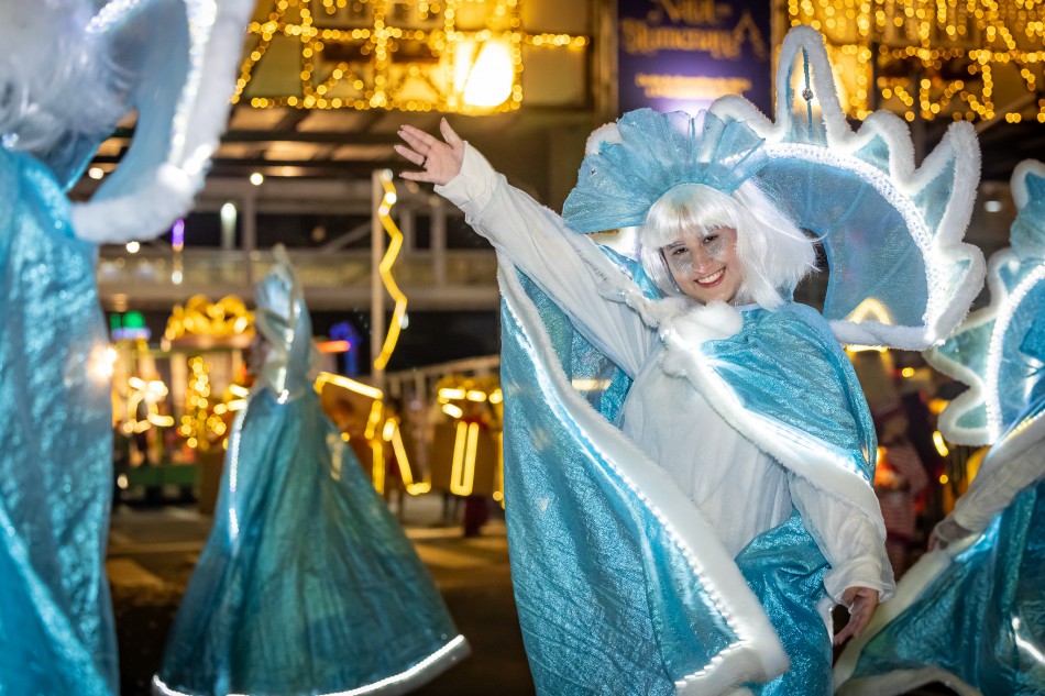 Último desfile do Natal em Blumenau ocorre nesta segunda-feira 