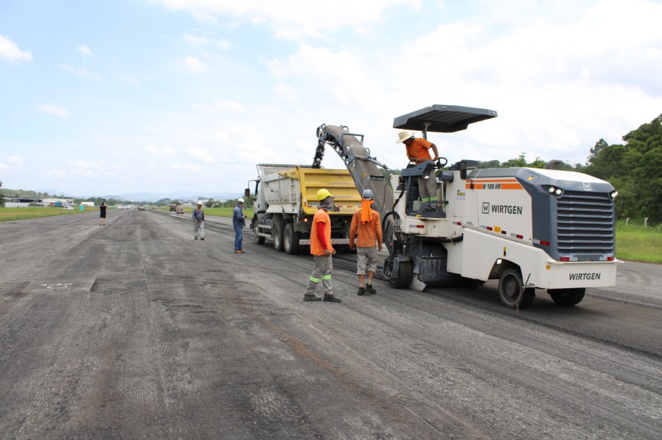 Município realiza etapa de pavimentação no Aeroporto Regional de Blumenau