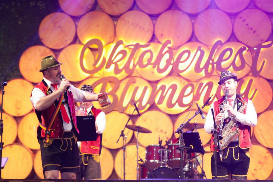 Brasil e Argentina brindam juntos em noite histórica na 40ª Oktoberfest