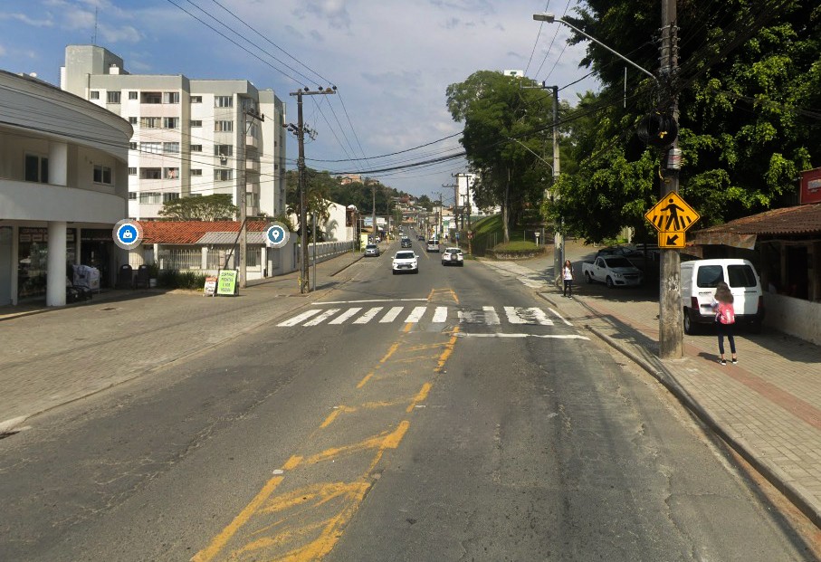 Prefeitura reestrutura cabeamento e parte elétrica de controlador de velocidade na Rua Benjamin Constant
