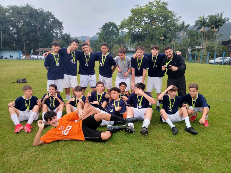 Mais de 250 estudantes participam da seletiva municipal do Moleque Bom de Bola em Blumenau